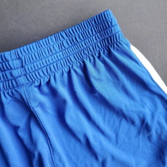 💍Under Armour Blue and white shorts - Picture 6 of 7
